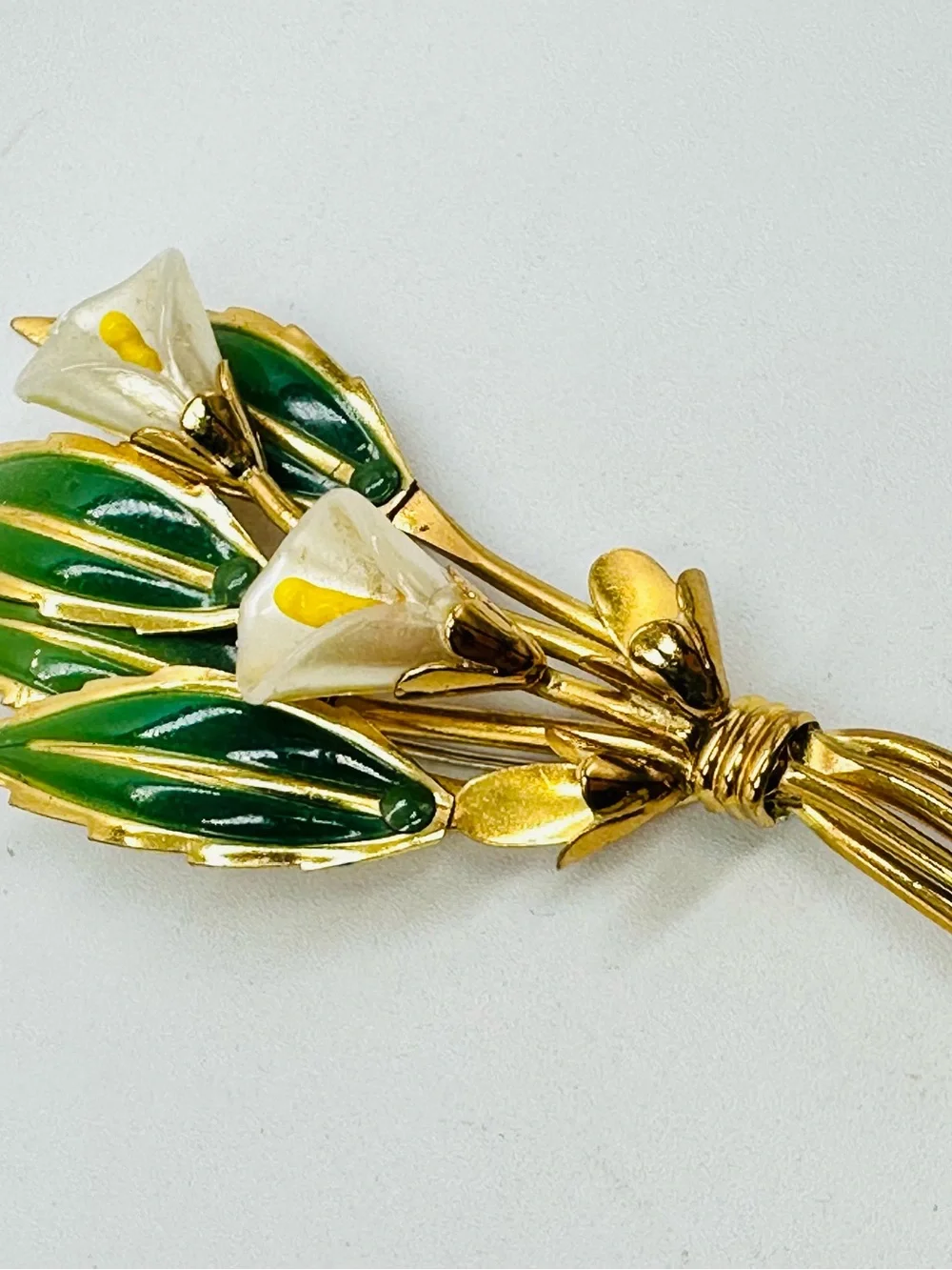 Vintage Coro Calla Lily Flower Bouquet Brooch Pin Enamel Leaf Figural Gold Tone